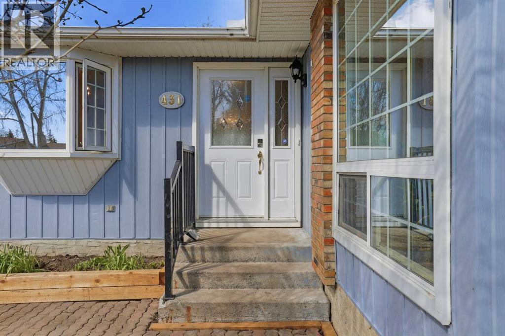 House for Sale in 431 Queen Charlotte Drive SE|Calgary, Alberta T2J4H2 3