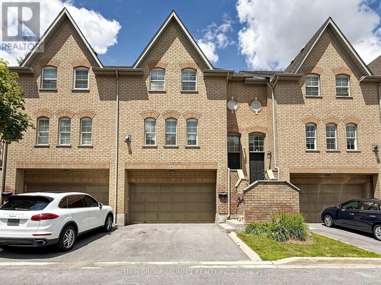 Row / Townhouse for Sale in 4 - 8305 MCLAUGHNIN ROAD|Brampton (Brampton South), Ontario L6Y5G3