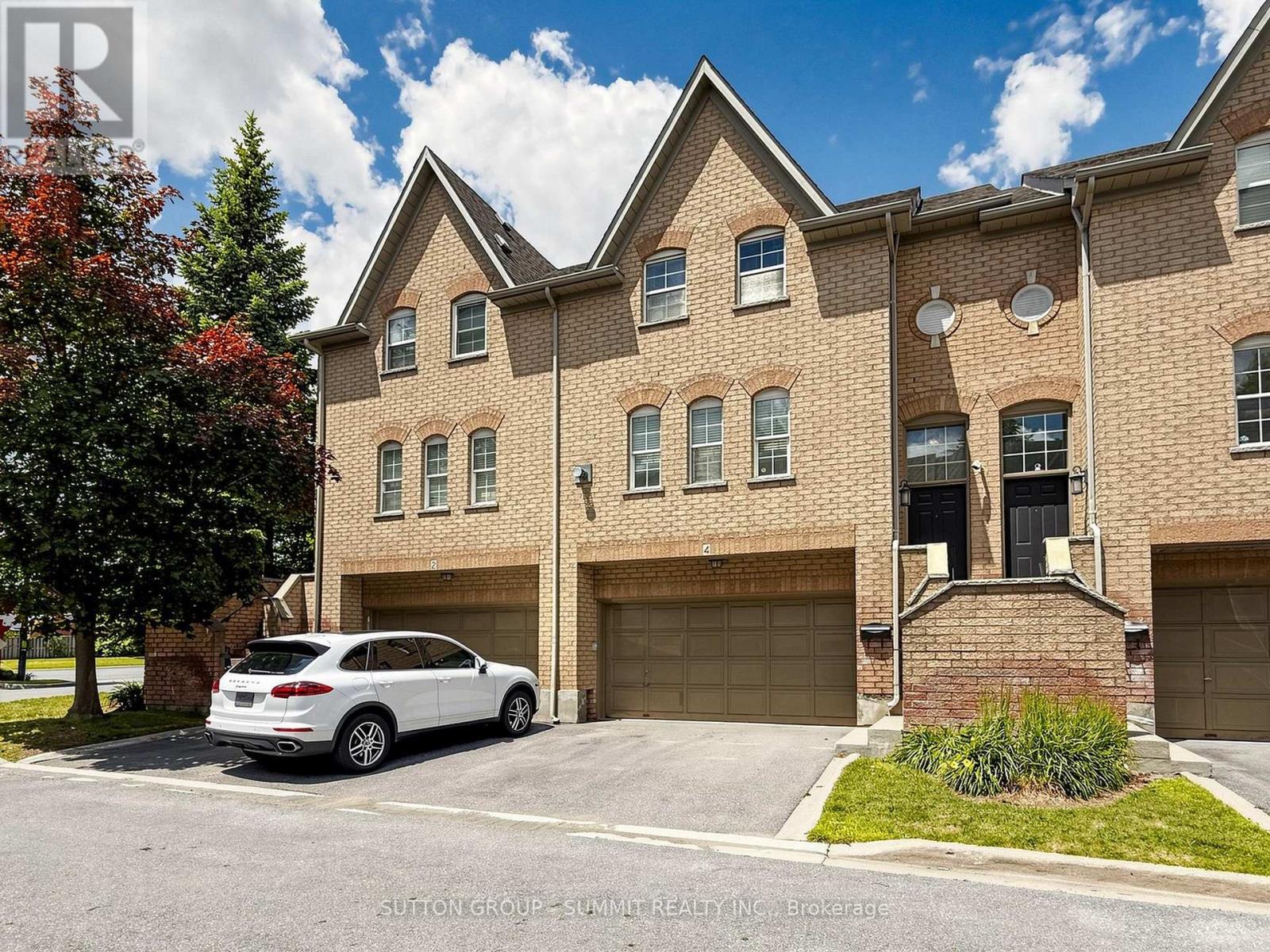Row / Townhouse for Sale in 4 - 8305 MCLAUGHNIN ROAD|Brampton (Brampton South), Ontario L6Y5G3 3
