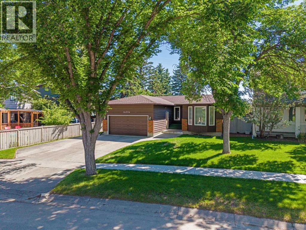 House for Sale in 14304 Deer Ridge Drive SE|Calgary, Alberta T2J5W1 2