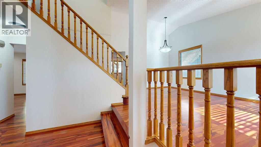 House for Sale in 60 Sunmeadows Court SE|Calgary, Alberta T2X3H5 3