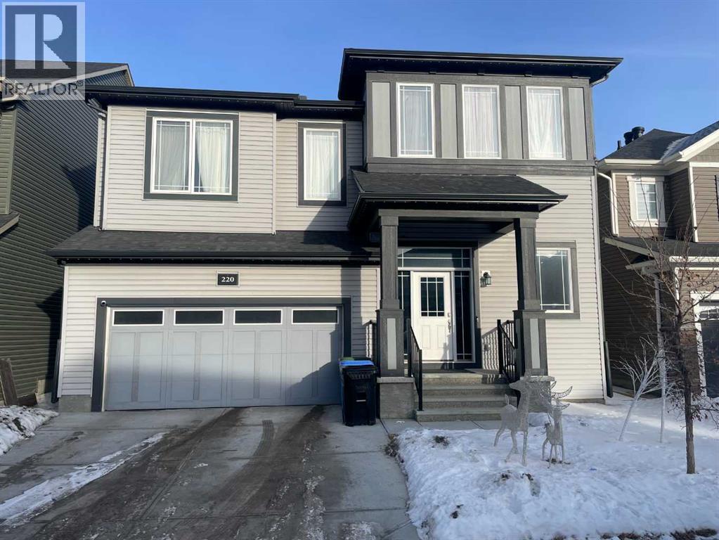House for Sale in 220 Carringham Road NW|Calgary, Alberta T3P1V4