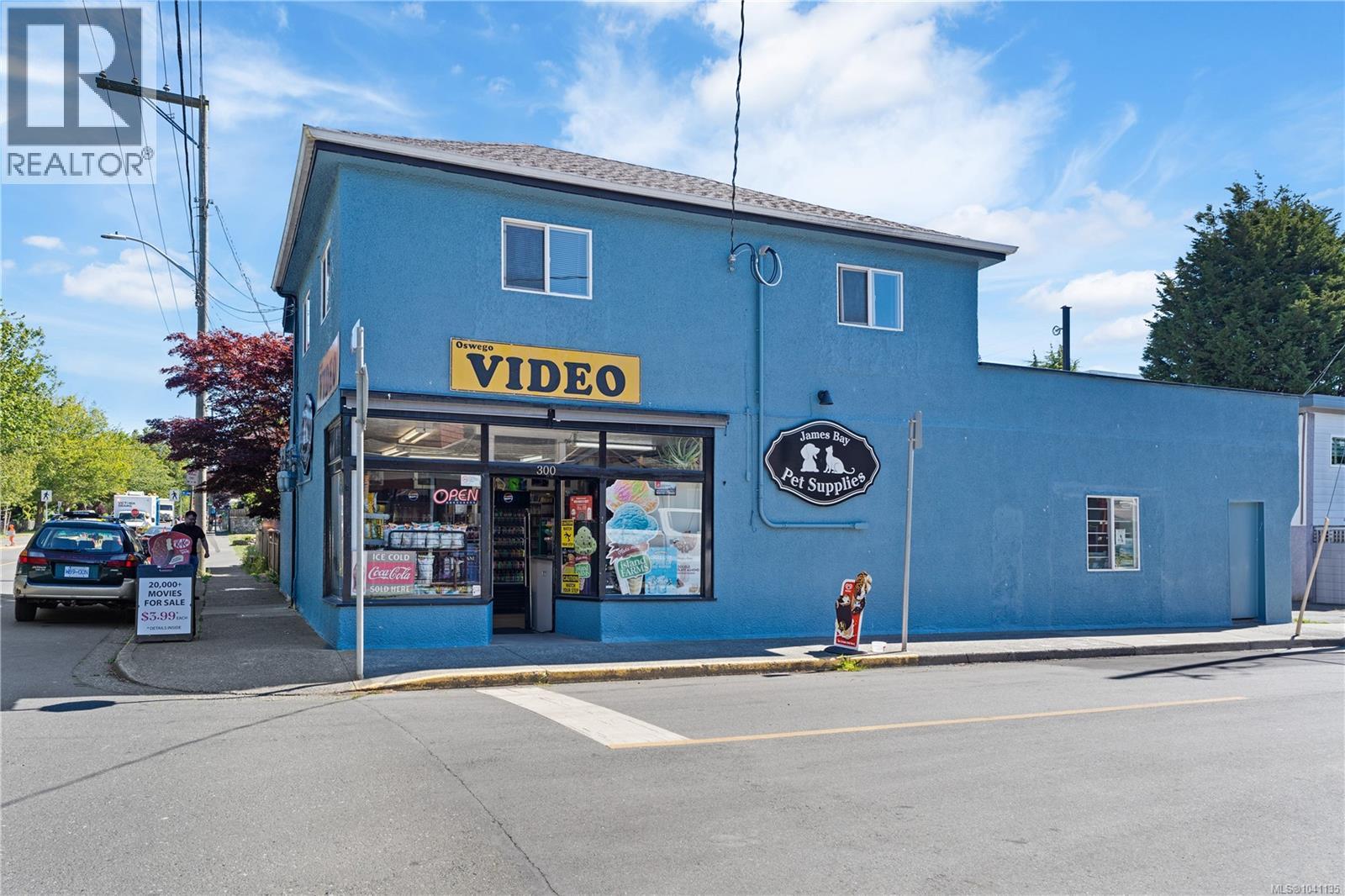 For sale: 300 Beckley Ave, Victoria, British Columbia V8V1J6 - 1041135 ...