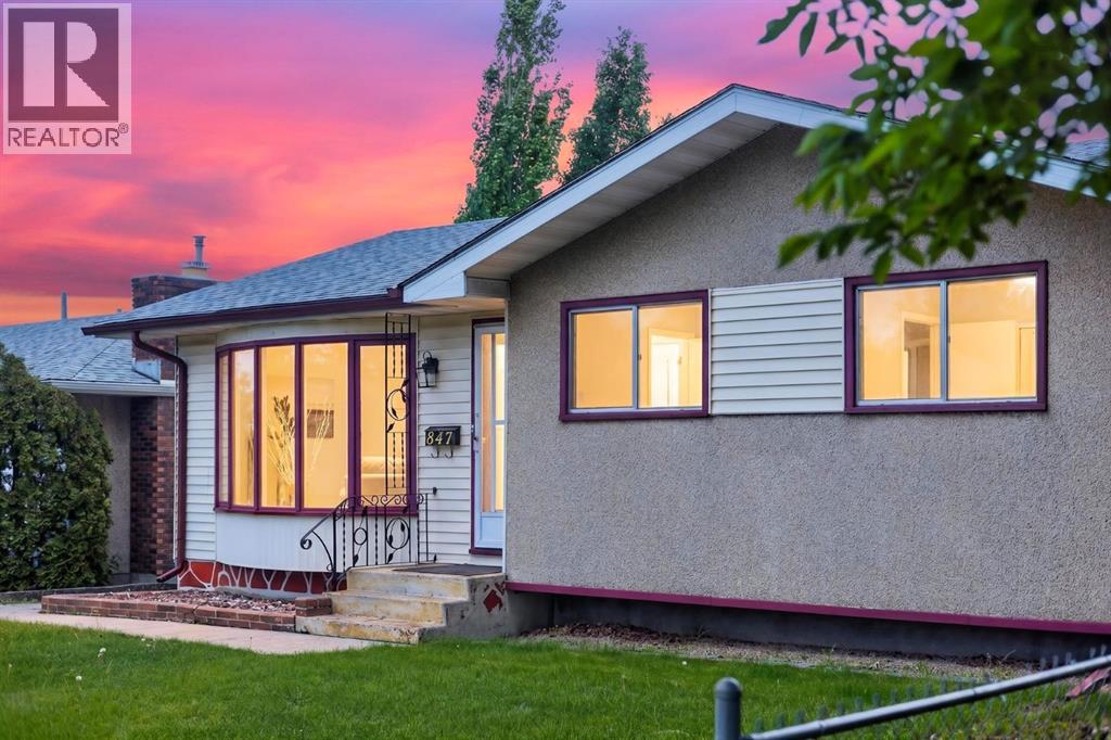 House for Sale in 847 Raynard Crescent SE|Calgary, Alberta T2A1X6