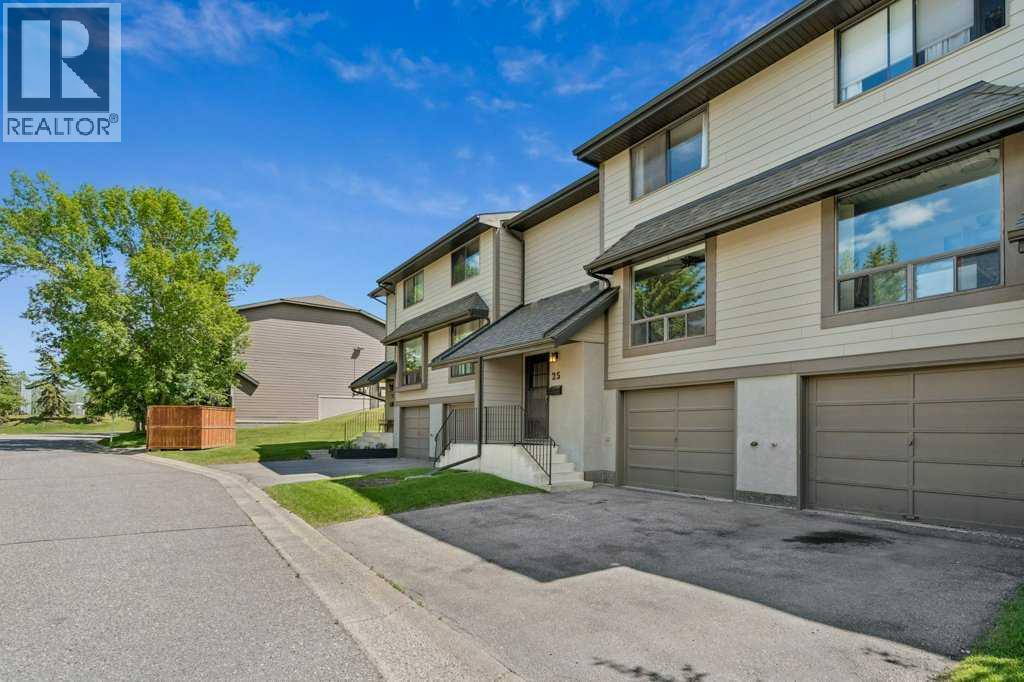 Row / Townhouse for Sale in 25, 5019 46 Avenue SW|Calgary, Alberta T3E6R1 2