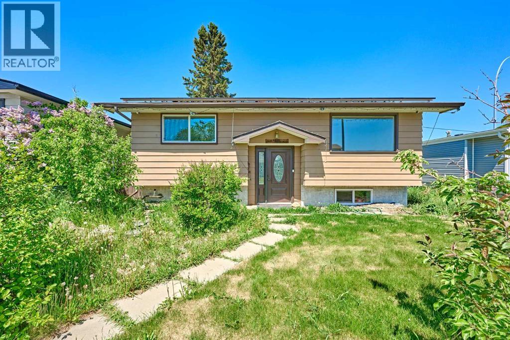 House for Sale in 3644 Dover Ridge Drive SE|Calgary, Alberta T2B2B4 3