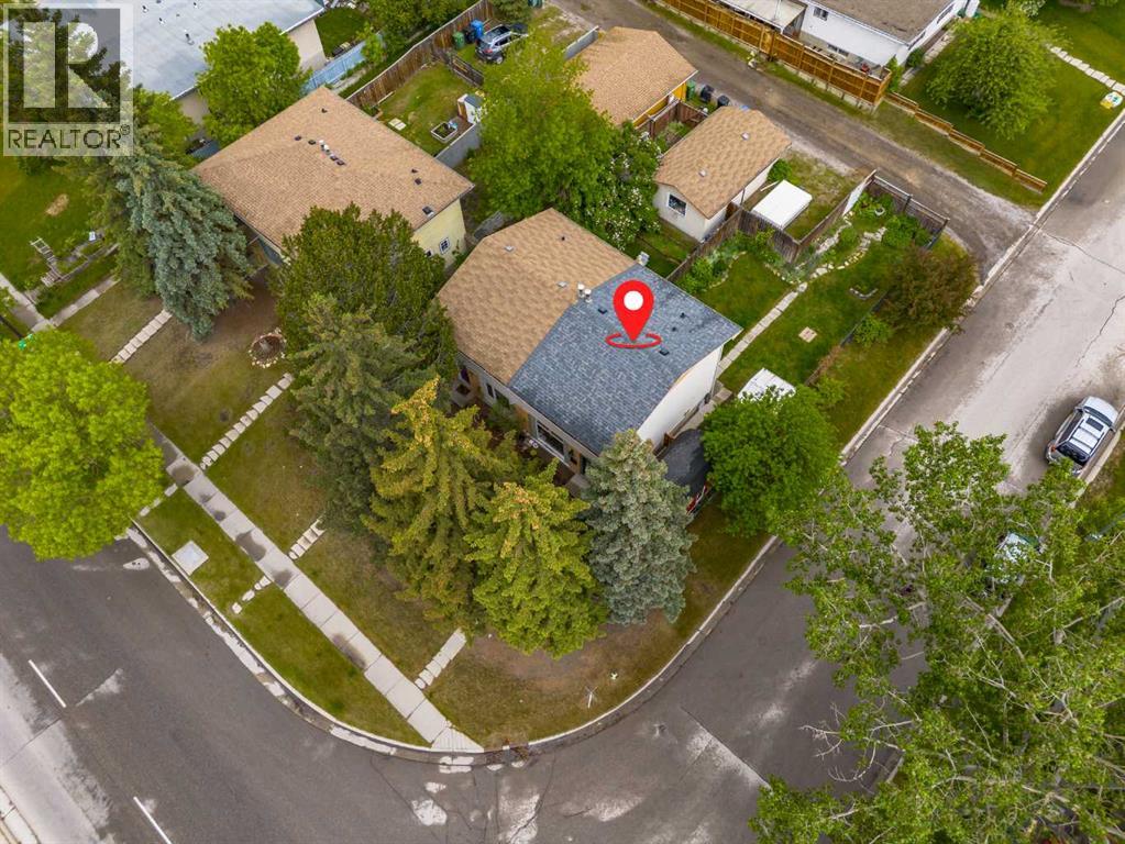 Duplex for Sale in 5202 Dalhousie Drive NW|Calgary, Alberta T3A1B5 2