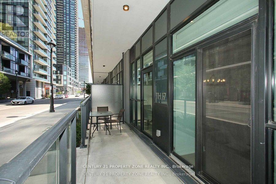 Row / Townhouse for Sale in TH-17 - 4055 PARKSIDE VILLAGE DRIVE|Mississauga (City Centre), Ontario L5B0K8 2