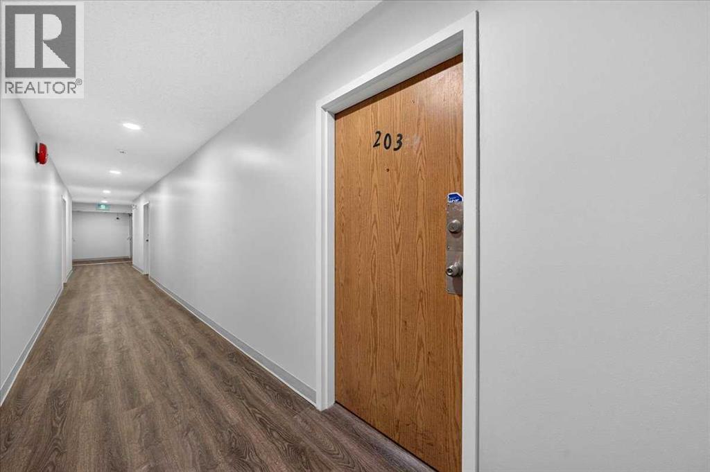 Apartment for Sale in 203, 1712 38 Street SE|Calgary, Alberta T2A1H1 4