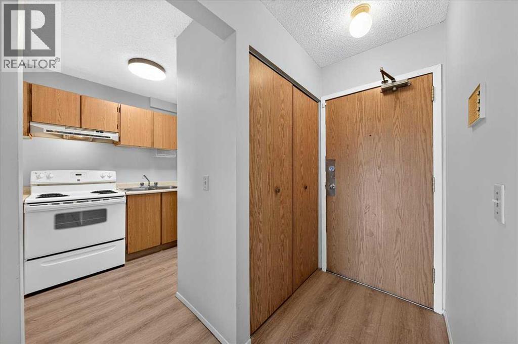 Apartment for Sale in 203, 1712 38 Street SE|Calgary, Alberta T2A1H1 5