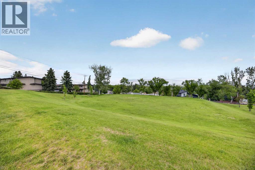 House for Sale in 7035 Huntercrest Road NW|Calgary, Alberta T2K4J9 3