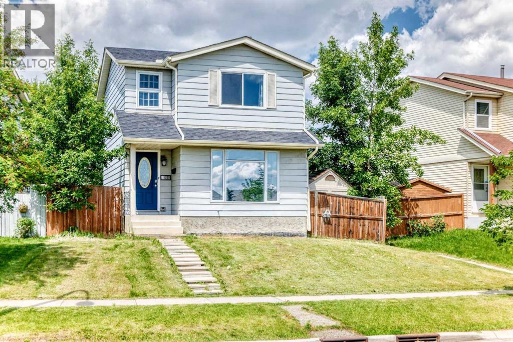 House for Sale in 171 Erin Woods Drive SE|Calgary, Alberta T2B2V7