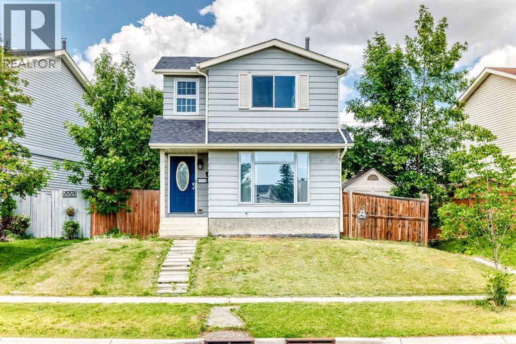 House for Sale in 171 Erin Woods Drive SE|Calgary, Alberta T2B2V7 2