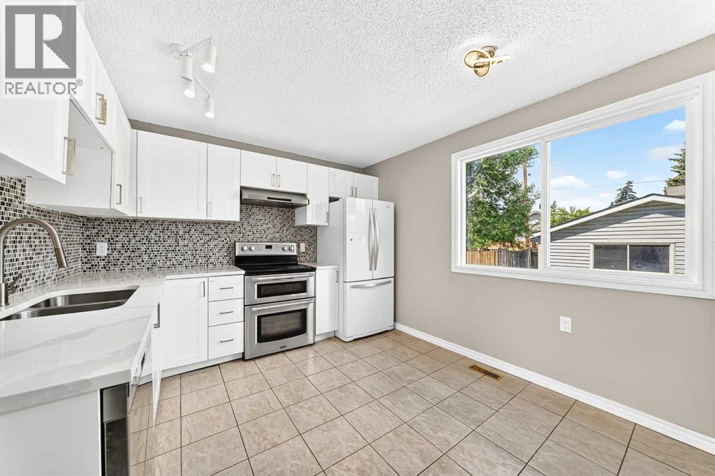 House for Sale in 171 Erin Woods Drive SE|Calgary, Alberta T2B2V7 4