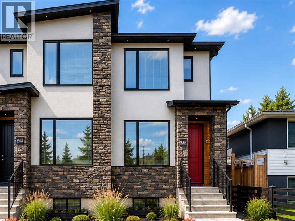 Duplex for Sale in 935 Regal Crescent NE|Calgary, Alberta T2E5G8 3