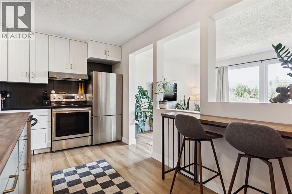 Row / Townhouse for Sale in 18, 11240 6 Street SW|Calgary, Alberta T2W1V9 4