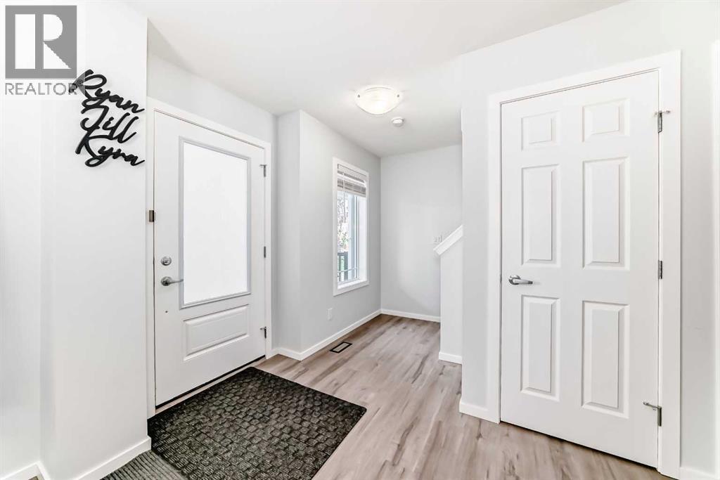 Row / Townhouse for Sale in 181 Yorkville Boulevard SW|Calgary, Alberta T2X0R4 3