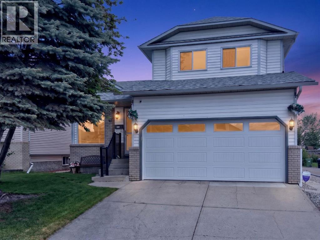 House for Sale in 70 Pasadena Gardens NE|Calgary, Alberta T1Y6M8