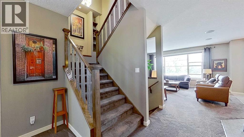 House for Sale in 70 Panamount Road NW|Calgary, Alberta T3K0H6 3