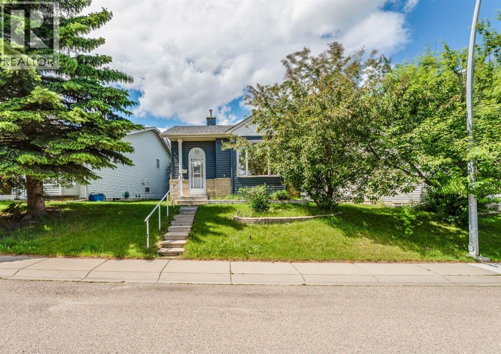 House for Sale in 52 Covington Road NE|Calgary, Alberta T3X4A7 2