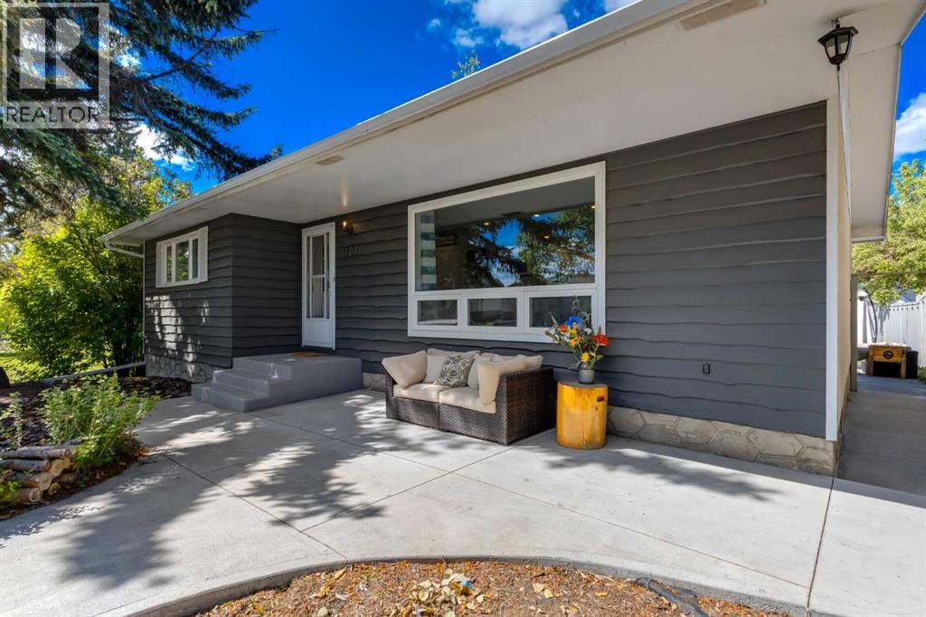 House for Sale in 1324 Lake Sylvan Drive SE|Calgary, Alberta T2J3C8 3
