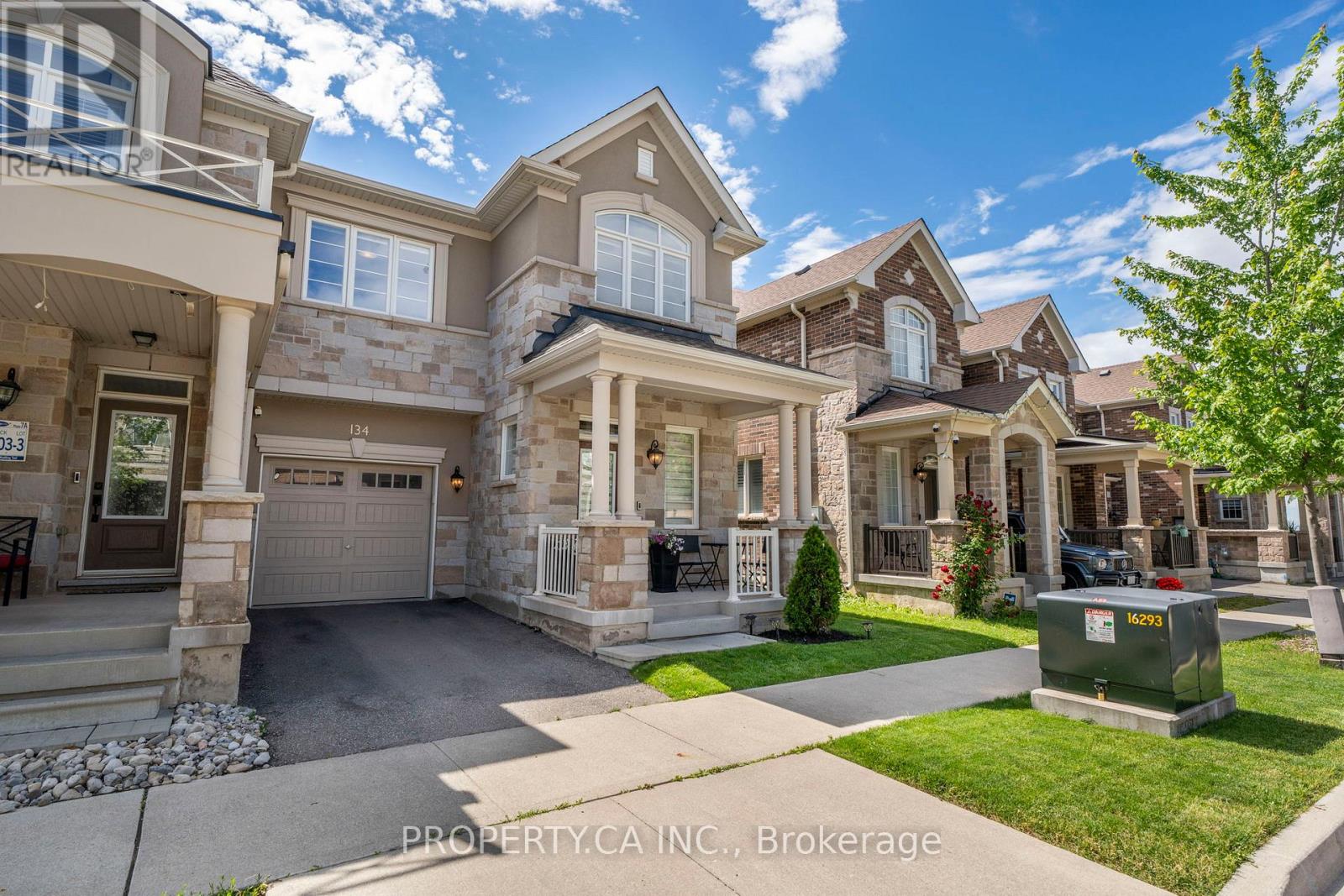 Row / Townhouse for Sale in 134 KAITTING TRAIL|Oakville (GO Glenorchy), Ontario L6M5K8 2