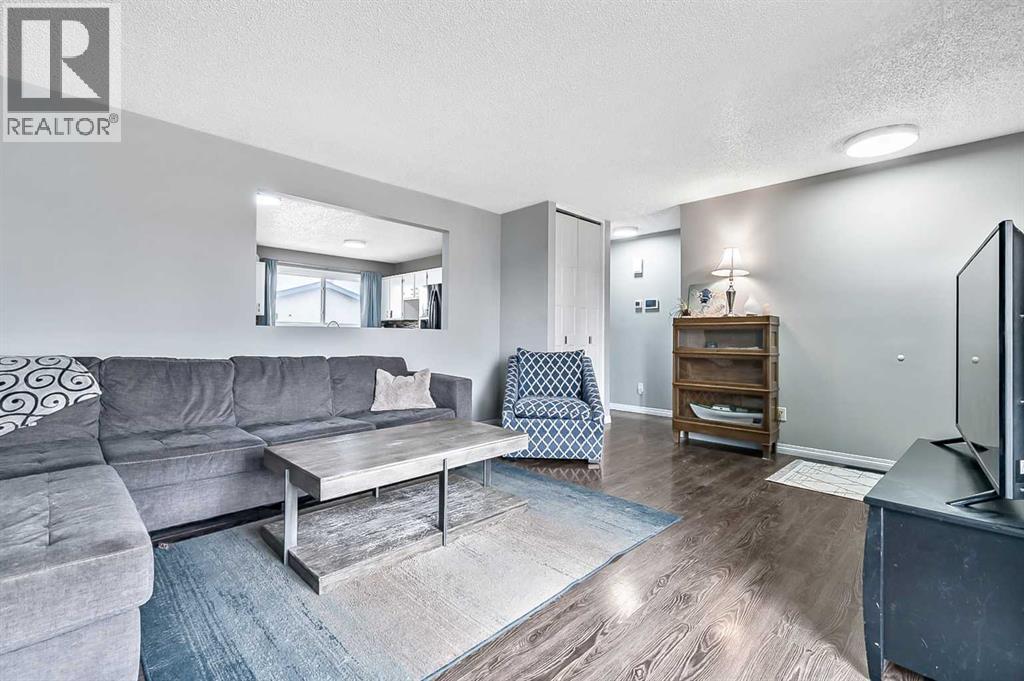 House for Sale in 399 Maitland Crescent NE|Calgary, Alberta T2A5T6 5