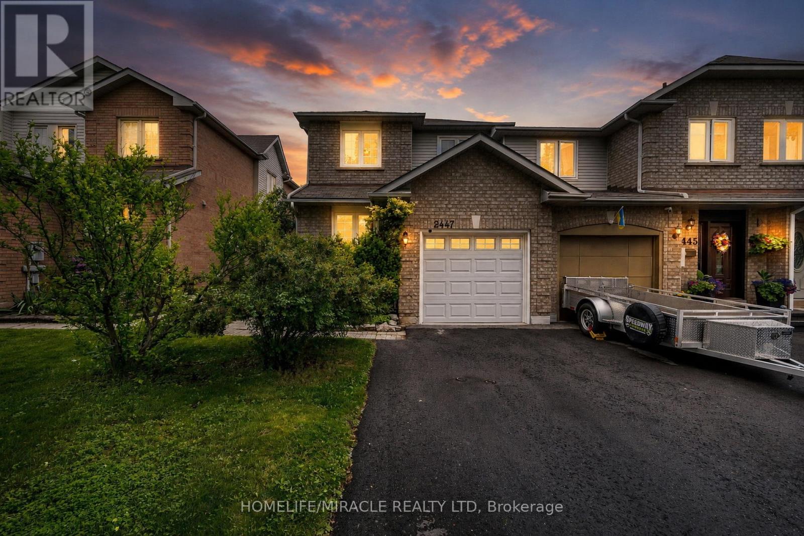 Row / Townhouse for Sale in 2447 NEW WOOD DRIVE|Oakville (RO River Oaks), Ontario L6H5Y3