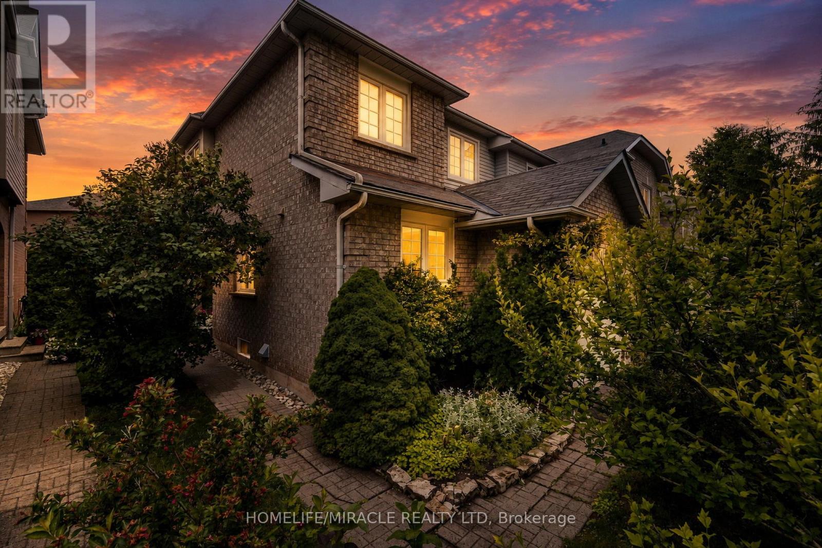 Row / Townhouse for Sale in 2447 NEW WOOD DRIVE|Oakville (RO River Oaks), Ontario L6H5Y3 2