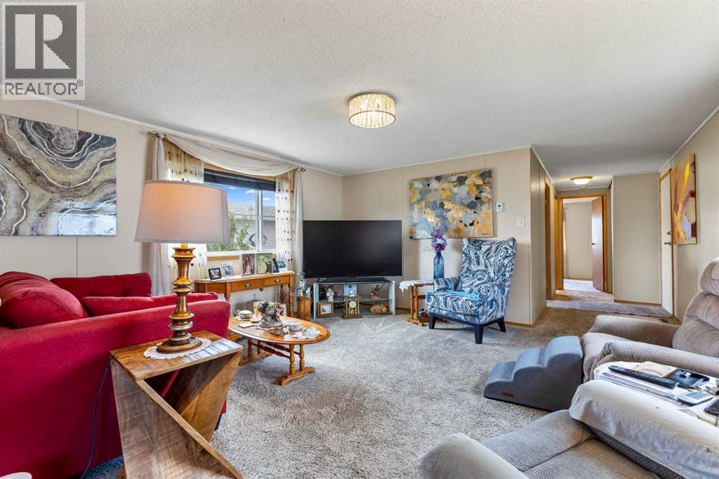 Mobile Home for Sale in 430, 1101 84 Street NE|Calgary, Alberta T2A7X2 3