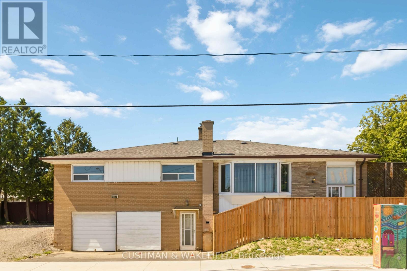 2492 FINCH AVENUE W
