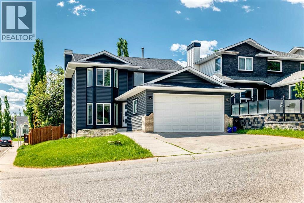 House for Sale in 112 Christie Park Manor SW|Calgary, Alberta T3H2E8 2