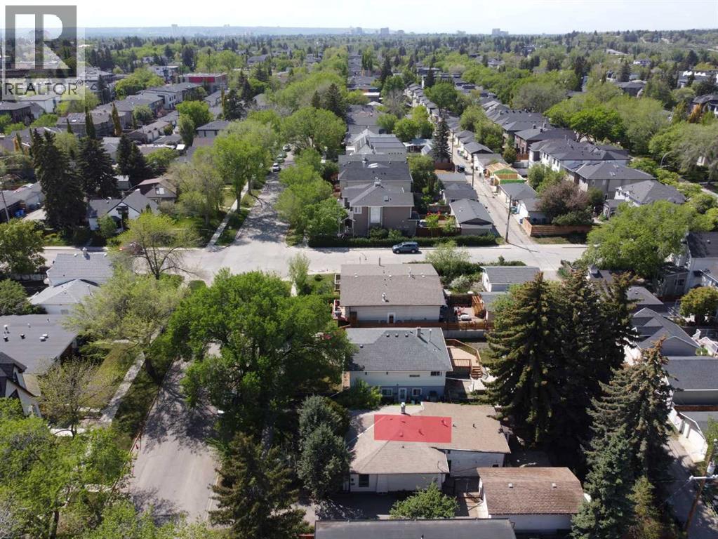 House for Sale in 232 27 Avenue NW|Calgary, Alberta T2M2H4 5