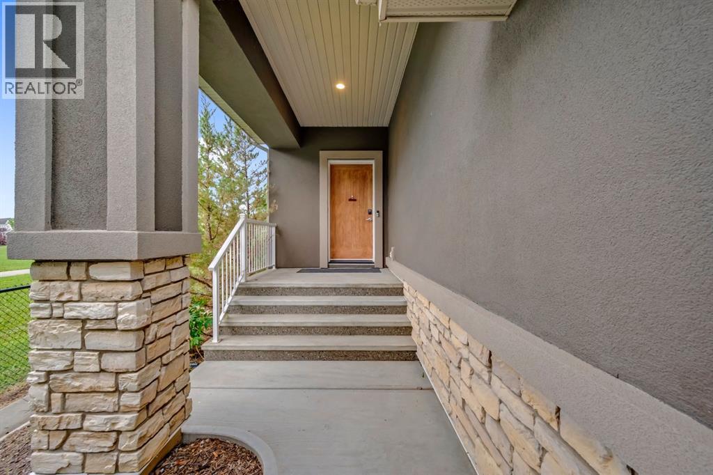 House for Sale in 233 Cranarch Common SE|Calgary, Alberta T3M1M3 2