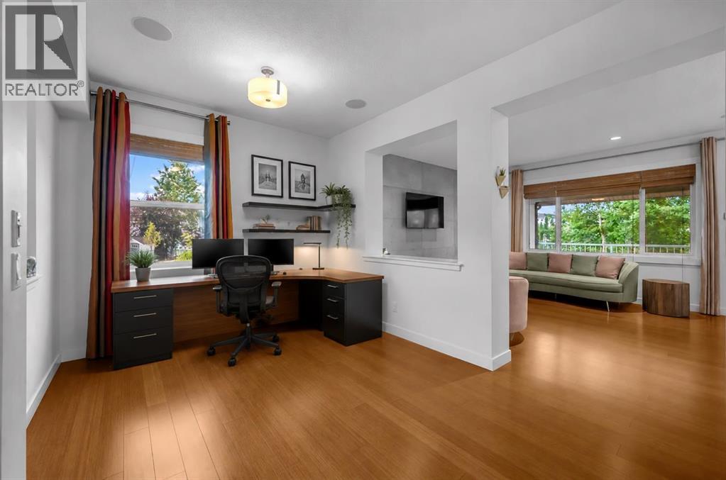 House for Sale in 233 Cranarch Common SE|Calgary, Alberta T3M1M3 3
