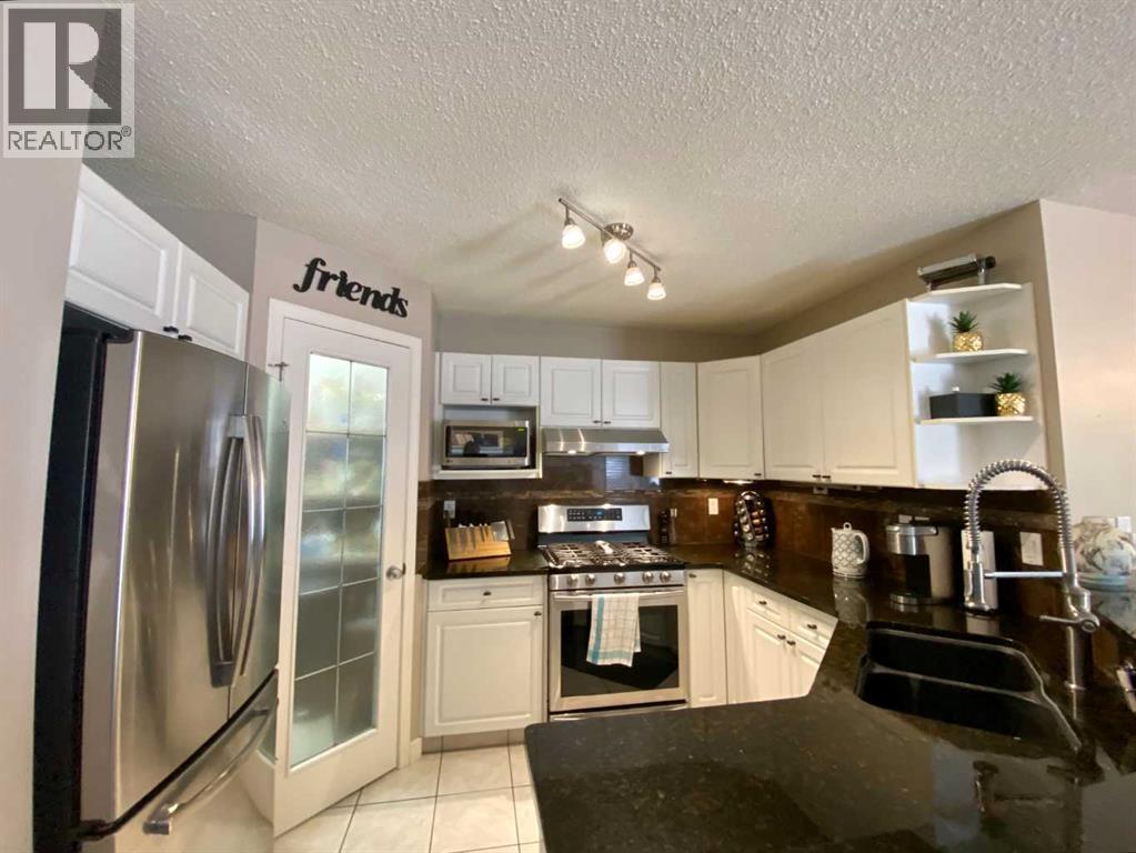 House for Sale in 10 Elgin Drive SE|Calgary, Alberta T2Z3Y7 3
