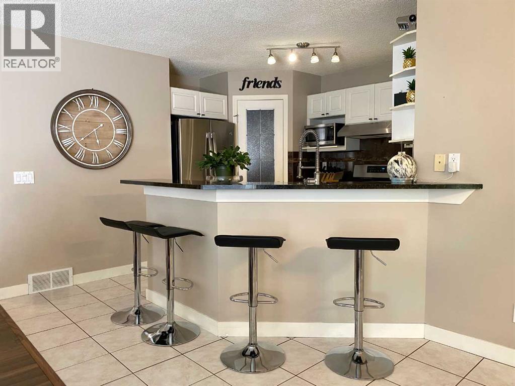 House for Sale in 10 Elgin Drive SE|Calgary, Alberta T2Z3Y7 4