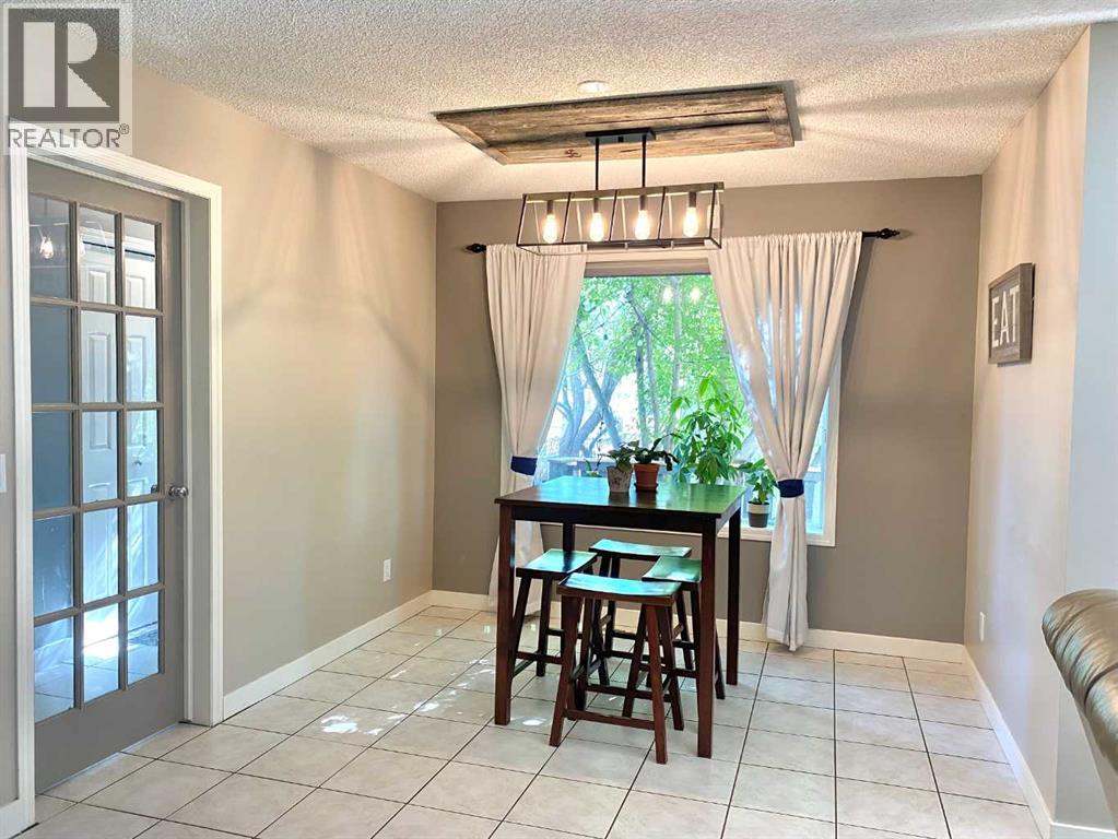 House for Sale in 10 Elgin Drive SE|Calgary, Alberta T2Z3Y7 5