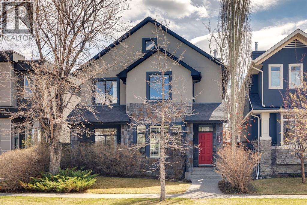 House for Sale in 2405 Bowness Road NW|Calgary, Alberta T2N3L8