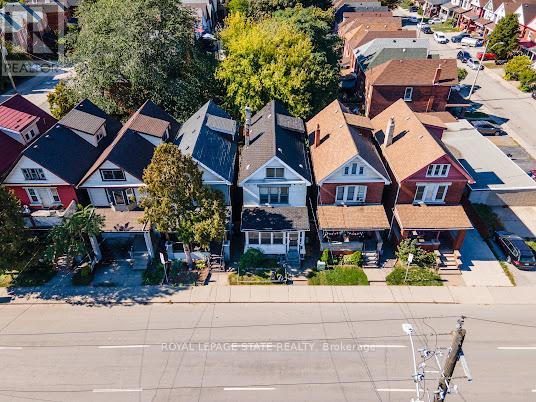 35 SHERMAN AVENUE N · Duplex, Hamilton
