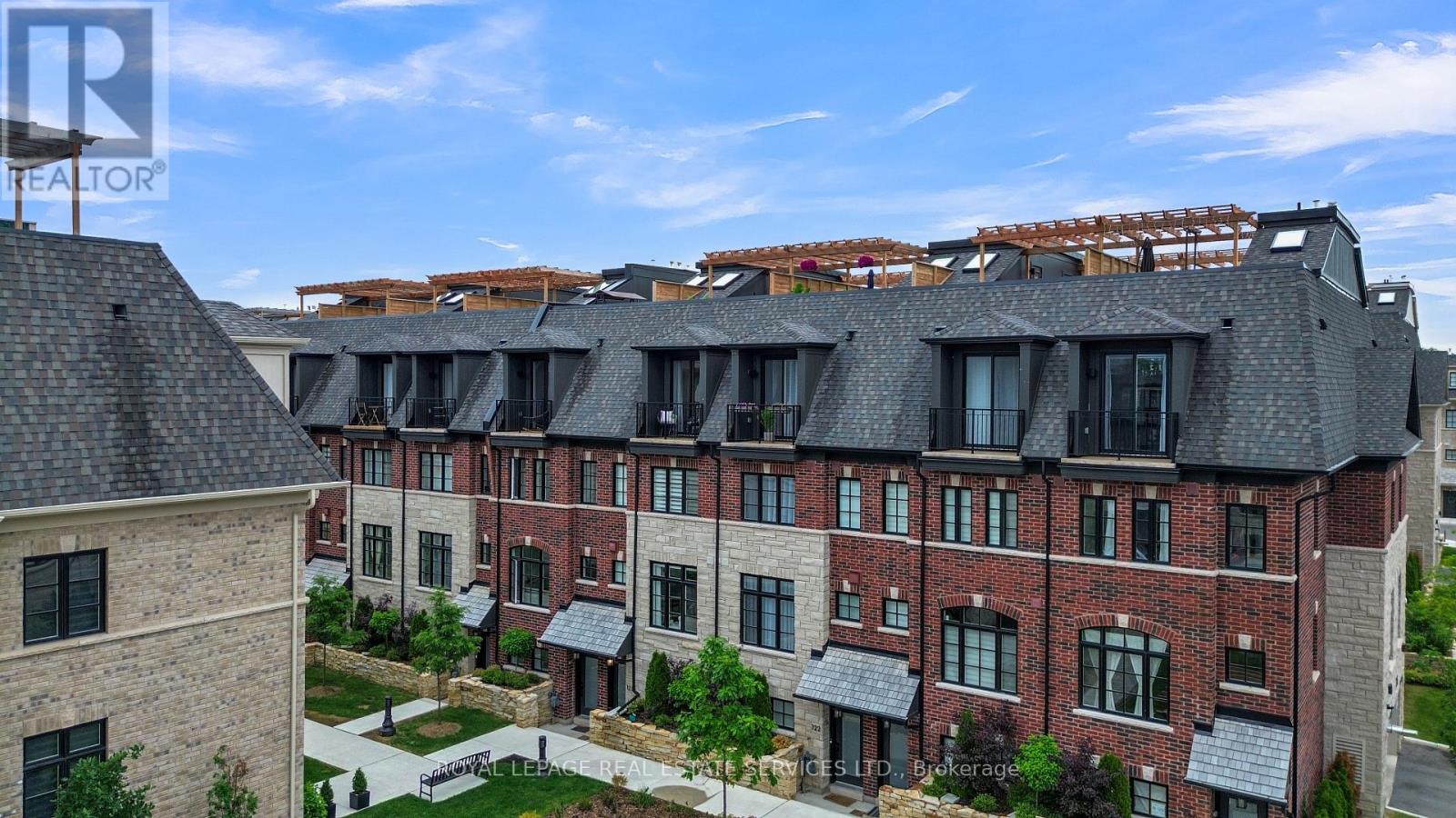 Row / Townhouse for Sale in 35 LUNAR CRESCENT|Mississauga (Streetsville), Ontario L5M2P6