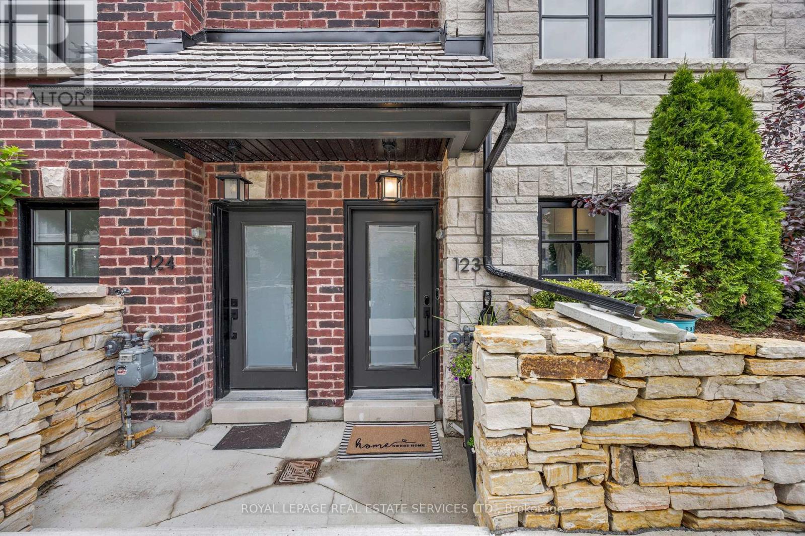 Row / Townhouse for Sale in 35 LUNAR CRESCENT|Mississauga (Streetsville), Ontario L5M2P6 3