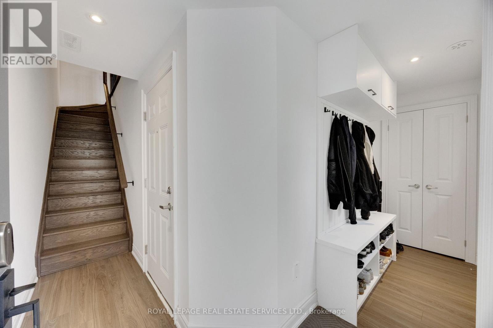 Row / Townhouse for Sale in 35 LUNAR CRESCENT|Mississauga (Streetsville), Ontario L5M2P6 4