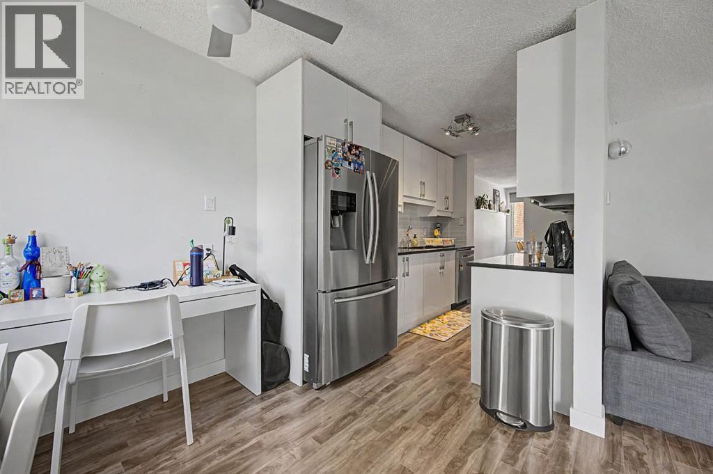 Row / Townhouse for Sale in 4405 33 Avenue SW|Calgary, Alberta T3E0Y4 4