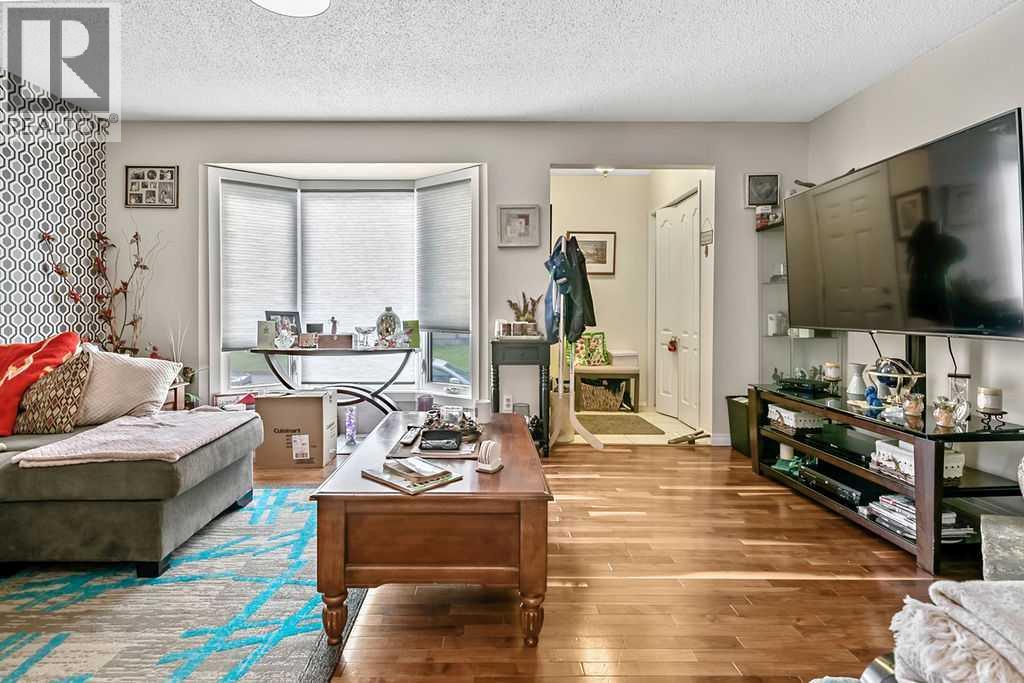 Row / Townhouse for Sale in 114, 6103 Madigan Drive NE|Calgary, Alberta T2A5K9 3