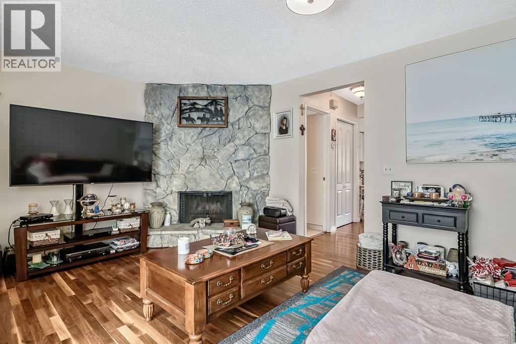 Row / Townhouse for Sale in 114, 6103 Madigan Drive NE|Calgary, Alberta T2A5K9 5