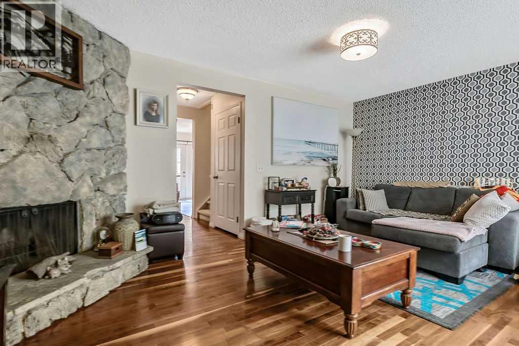 Row / Townhouse for Sale in 114, 6103 Madigan Drive NE|Calgary, Alberta T2A5K9 4