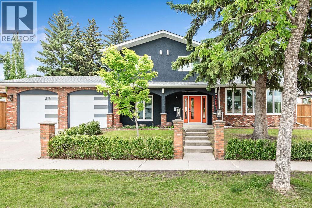 House for Sale in 263 Silvergrove Place NW|Calgary, Alberta T3B4T5