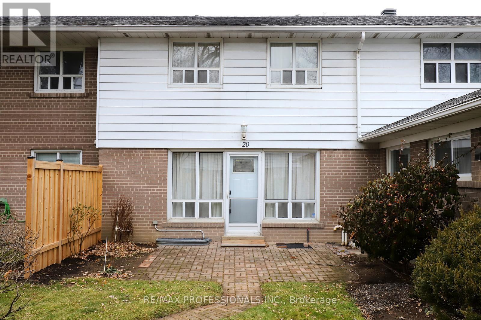 Row / Townhouse for Sale in 20 - 160 CARSBROOKE ROAD|Toronto (Etobicoke West Mall), Ontario M9C1G9