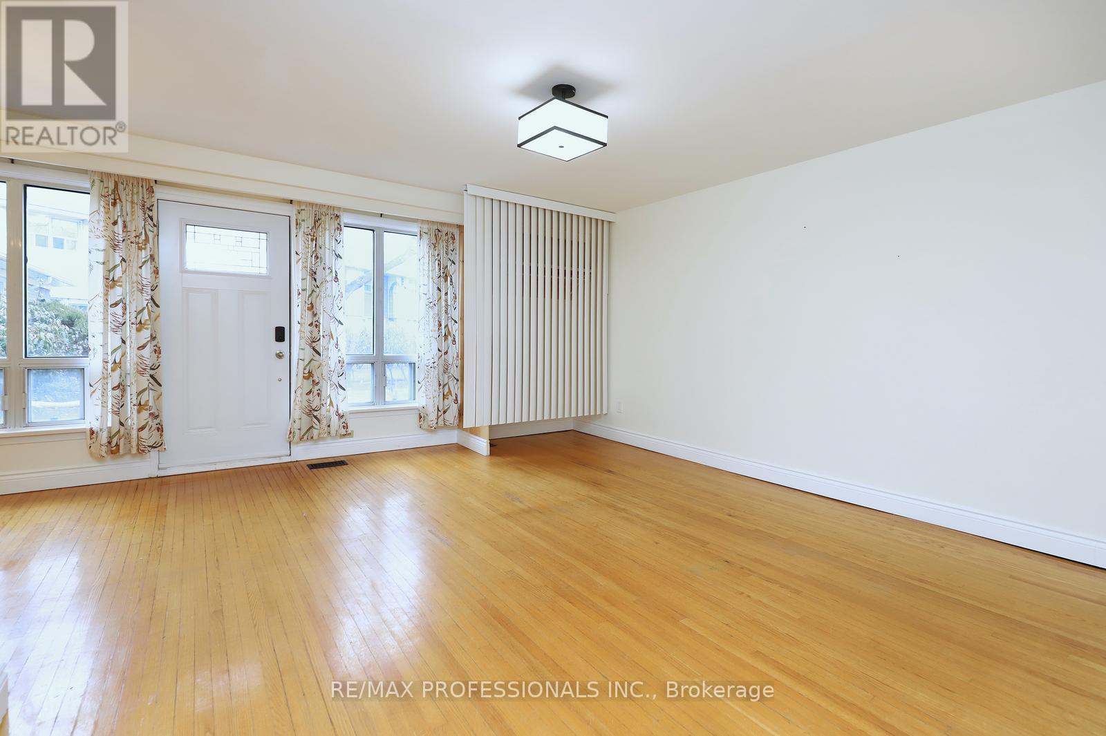 Row / Townhouse for Sale in 20 - 160 CARSBROOKE ROAD|Toronto (Etobicoke West Mall), Ontario M9C1G9 3